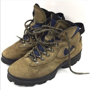Nike hiking boots size 6.5